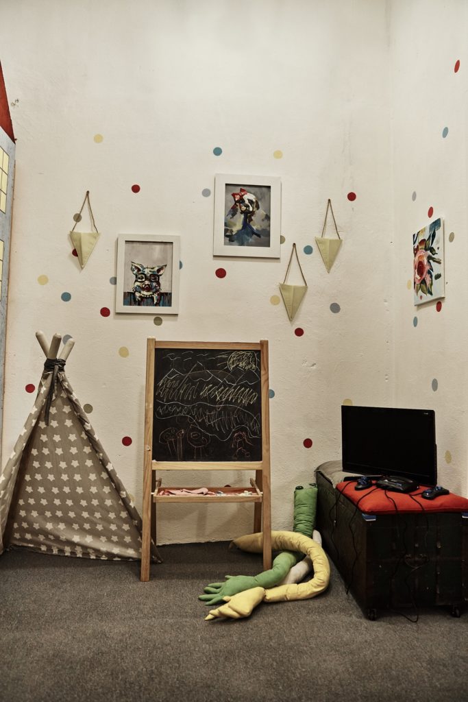 Аренда фотостудии CHUVSTVO Зал Холл. Детская. Кофейня. Гардероб. в Екатеринбурге | Фото 