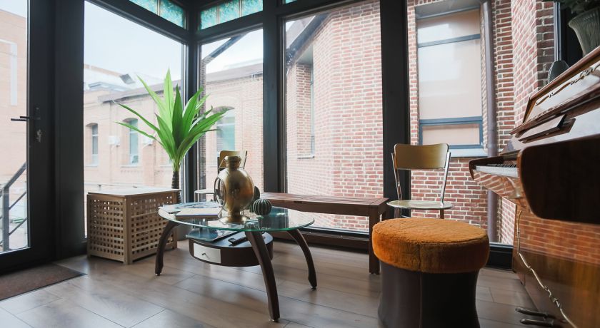 Аренда фотостудии Киностудия ТvоёКино Зал Комната с пианино в Москве | Фото 