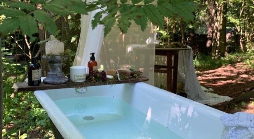 Аренда фотостудии Домик в лесу Зал Ванна в лесу в Москве | Фото 