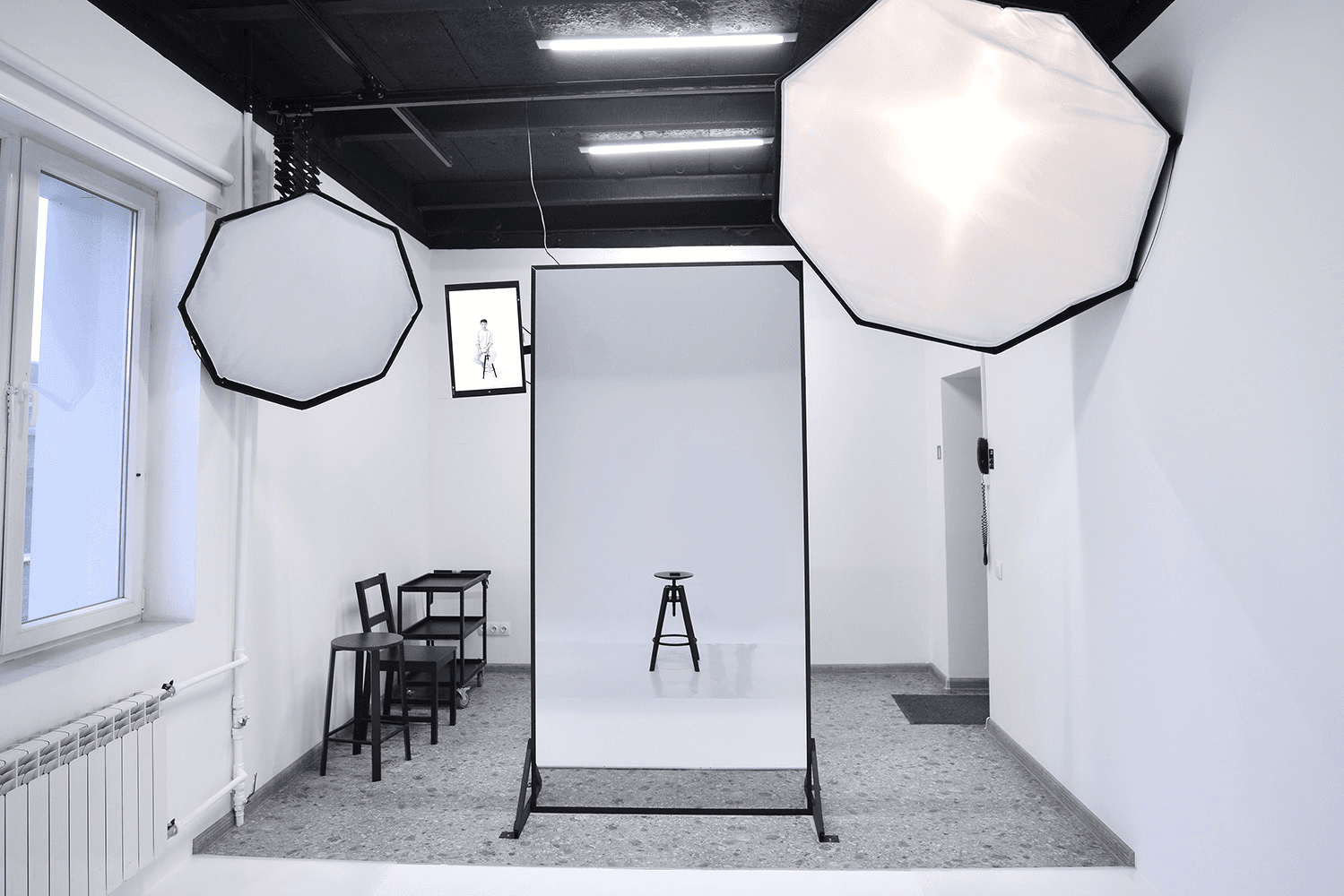 Аренда фотостудии Cross-Studio Зал Reflect - студия автопортрета в Москве | Фото 