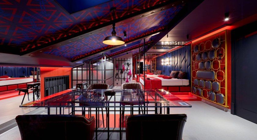 Аренда фотостудии 11Rooms Китай-город Зал  Красный Люкс / BDSM в Москве | Фото 