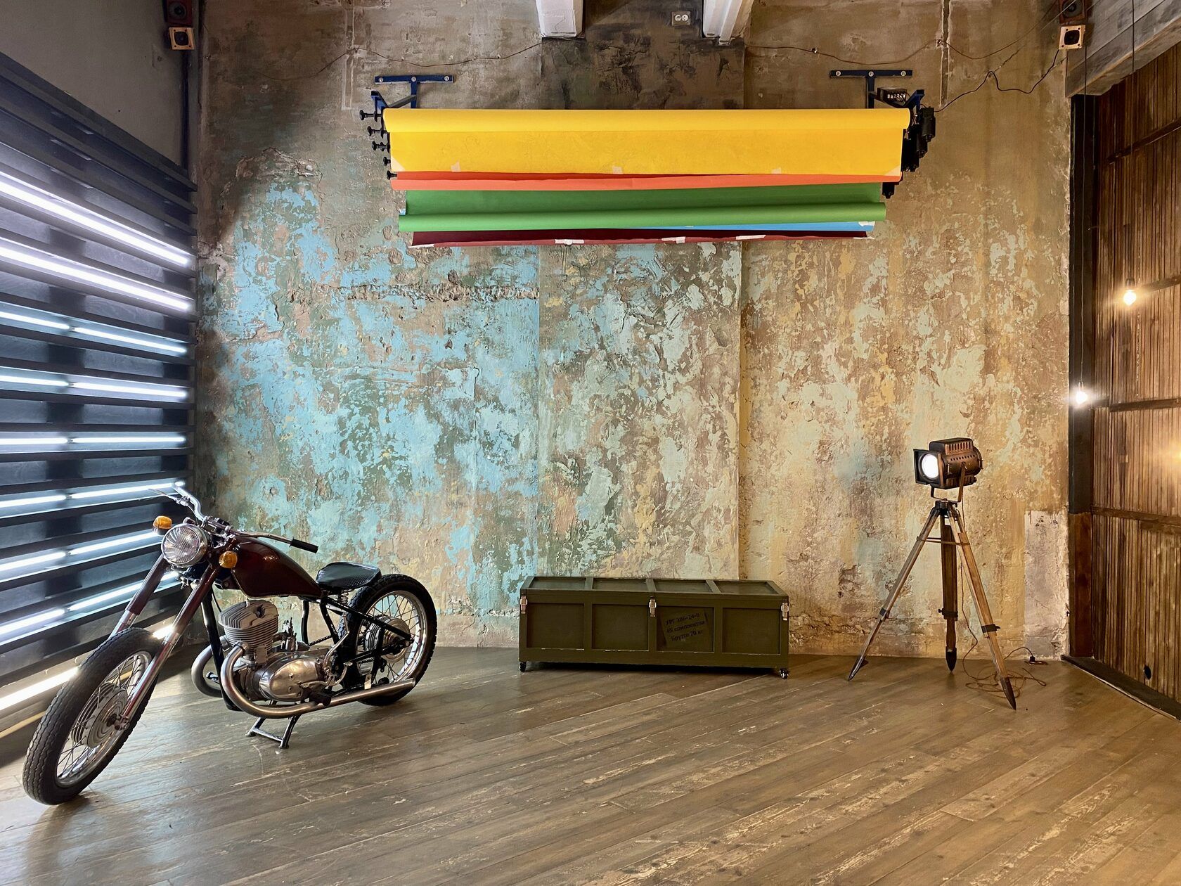 Аренда фотостудии Френды Зал BLACK  В Иркутске | Фото 