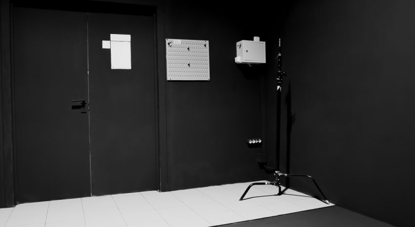 Аренда фотостудии QWEEX CAMPUS Зал NOIR в Москве | Фото 