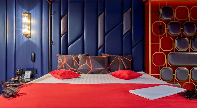 Аренда фотостудии 11Rooms Китай-город Зал  Красный Люкс / BDSM в Москве | Фото 