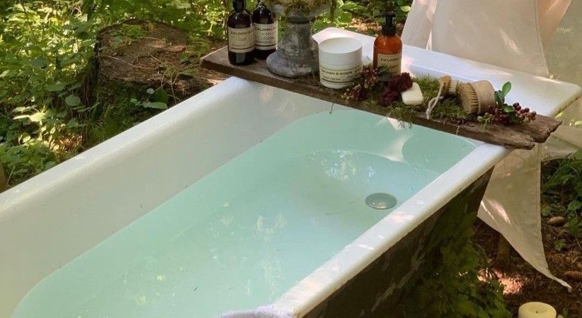 Аренда фотостудии Домик в лесу Зал Ванна в лесу в Москве | Фото 