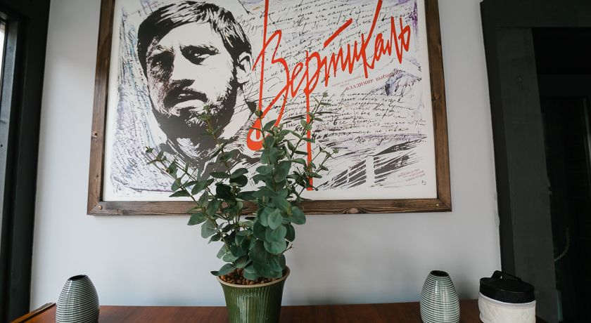 Аренда фотостудии Киностудия ТvоёКино Зал Комната с пианино в Москве | Фото 