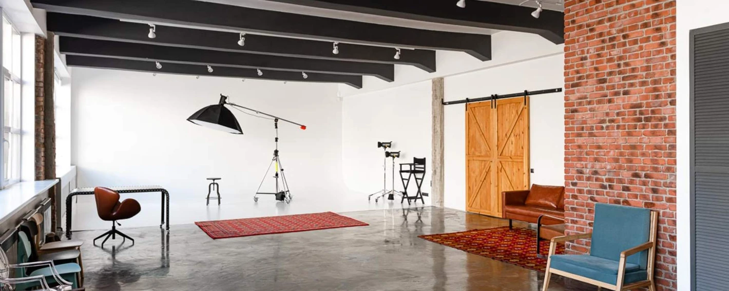 Аренда фотостудии LABORATORY Зал ЛОФТ ФАБРИКА в Екатеринбурге | Фото 