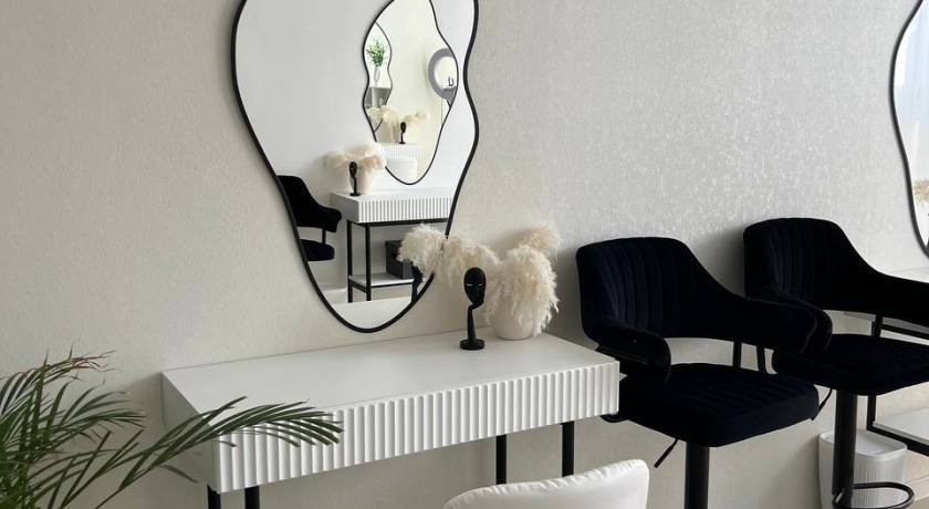 Аренда фотостудии ТЕРРИТОРИЯ СЧАСТЬЯ Зал Гримерка одно место В Омске | Фото 