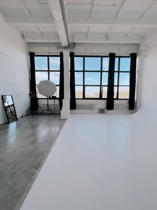 Аренда фотостудии MAIN Зал Циклорама в Новосибирске | Фото 