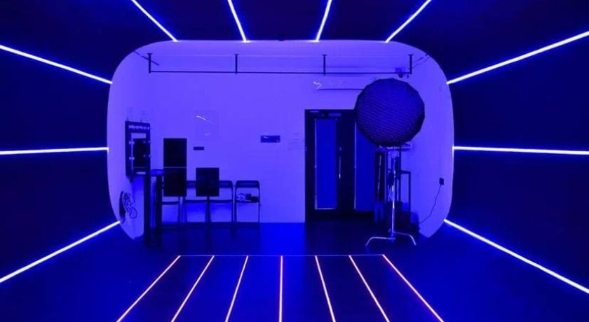 Аренда фотостудии QWEEX CAMPUS Зал SPECTRUM в Москве | Фото 