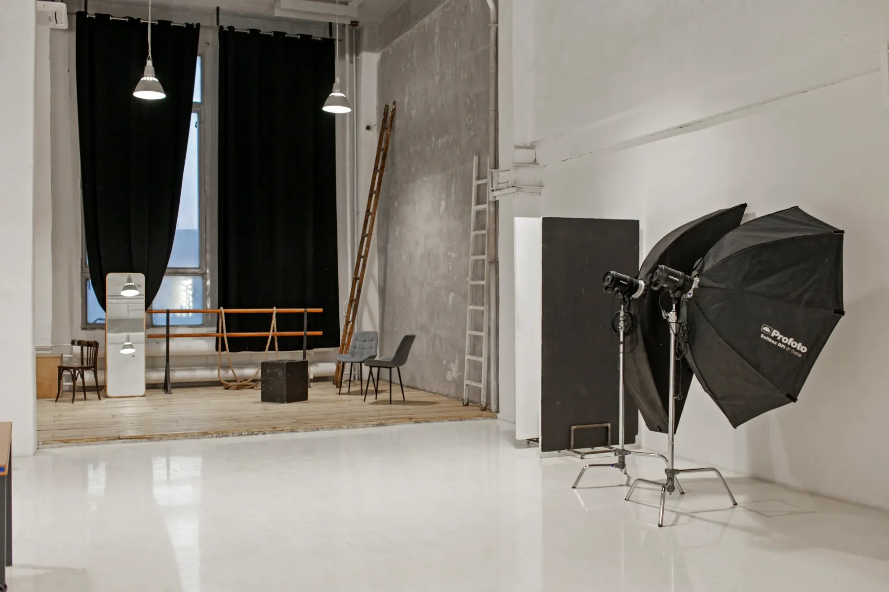 Аренда фотостудии WE CAMPUS (QWEEX) Зал SET  в Москве | Фото 