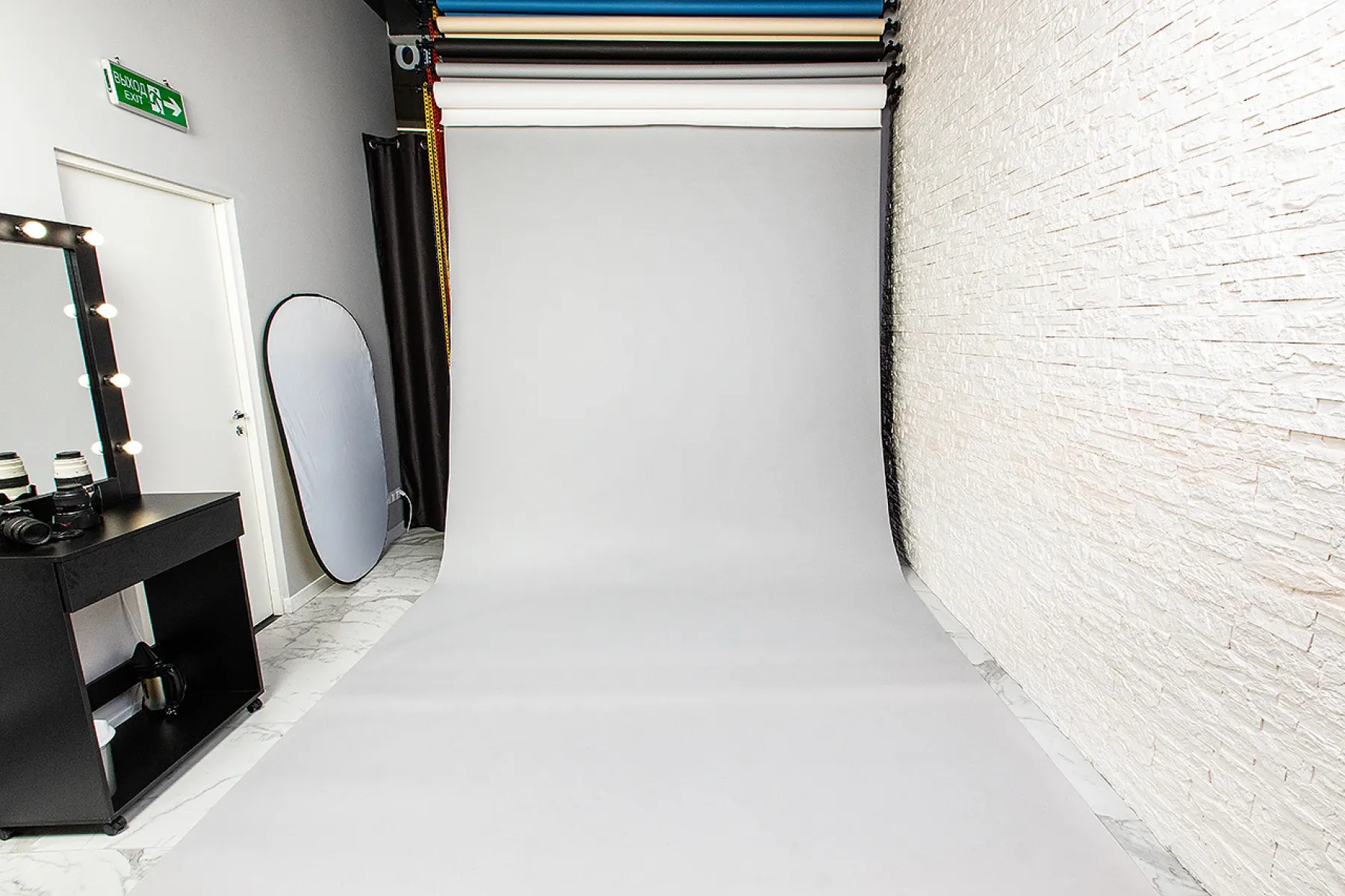 Аренда фотостудии АкулФото Зал Black & White в Москве | Фото 