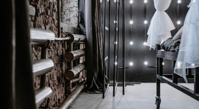 Аренда фотостудии Лофт-пространство Рыбзавод Зал 18+ в Екатеринбурге | Фото 