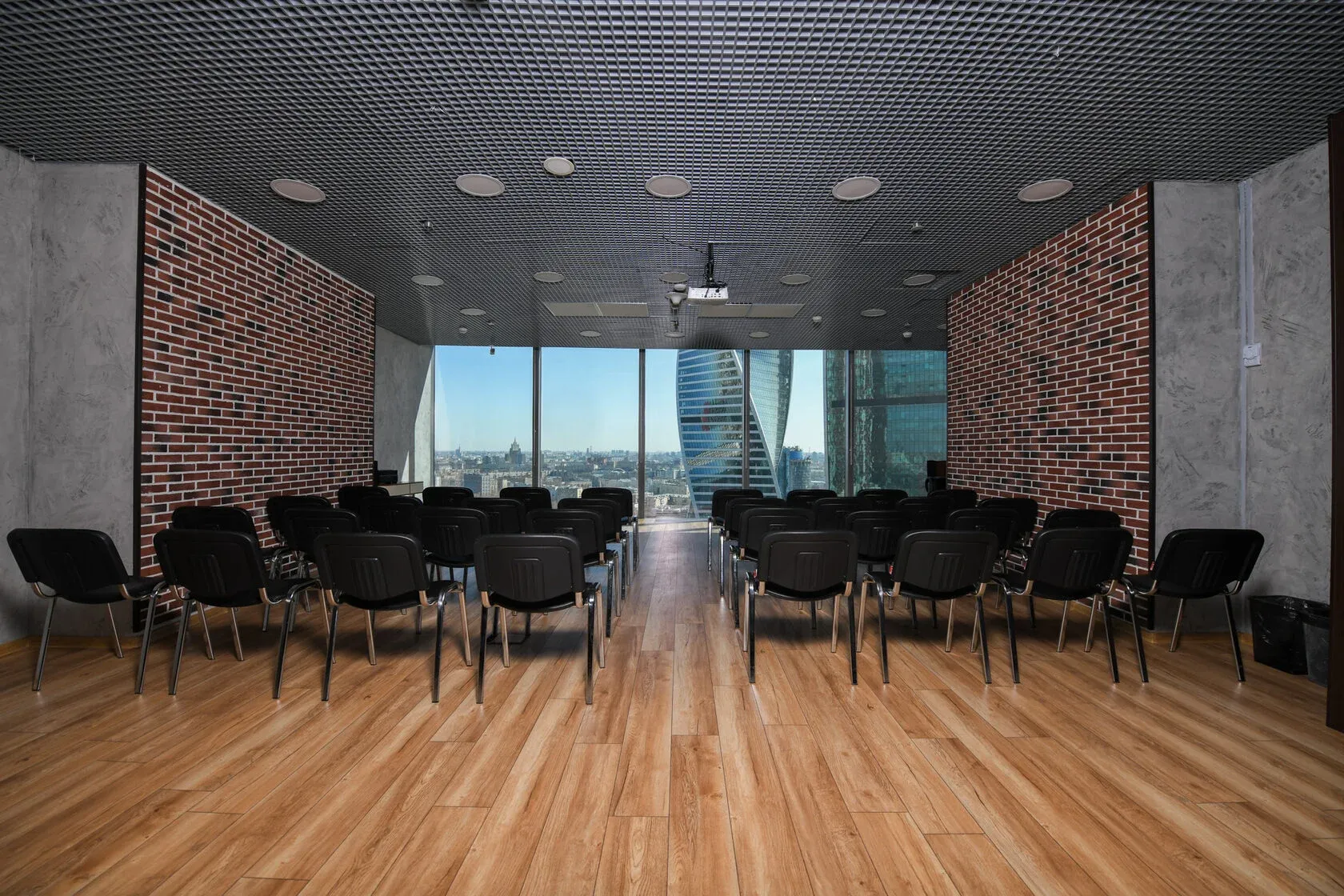 Аренда фотостудии ООО "Московский Офисный Центр" Зал Белый лофт в Москве | Фото 