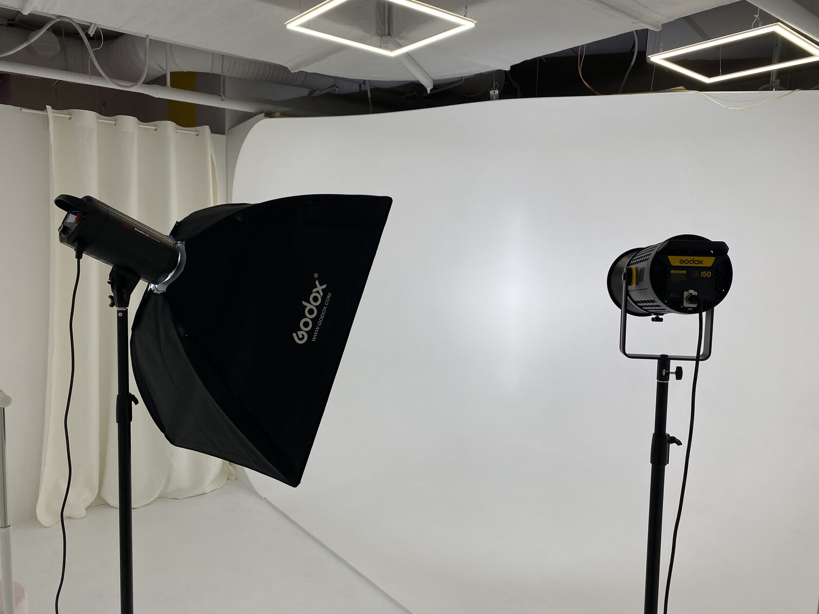 Аренда фотостудии YourStories Зал Циклорама в Екатеринбурге | Фото 