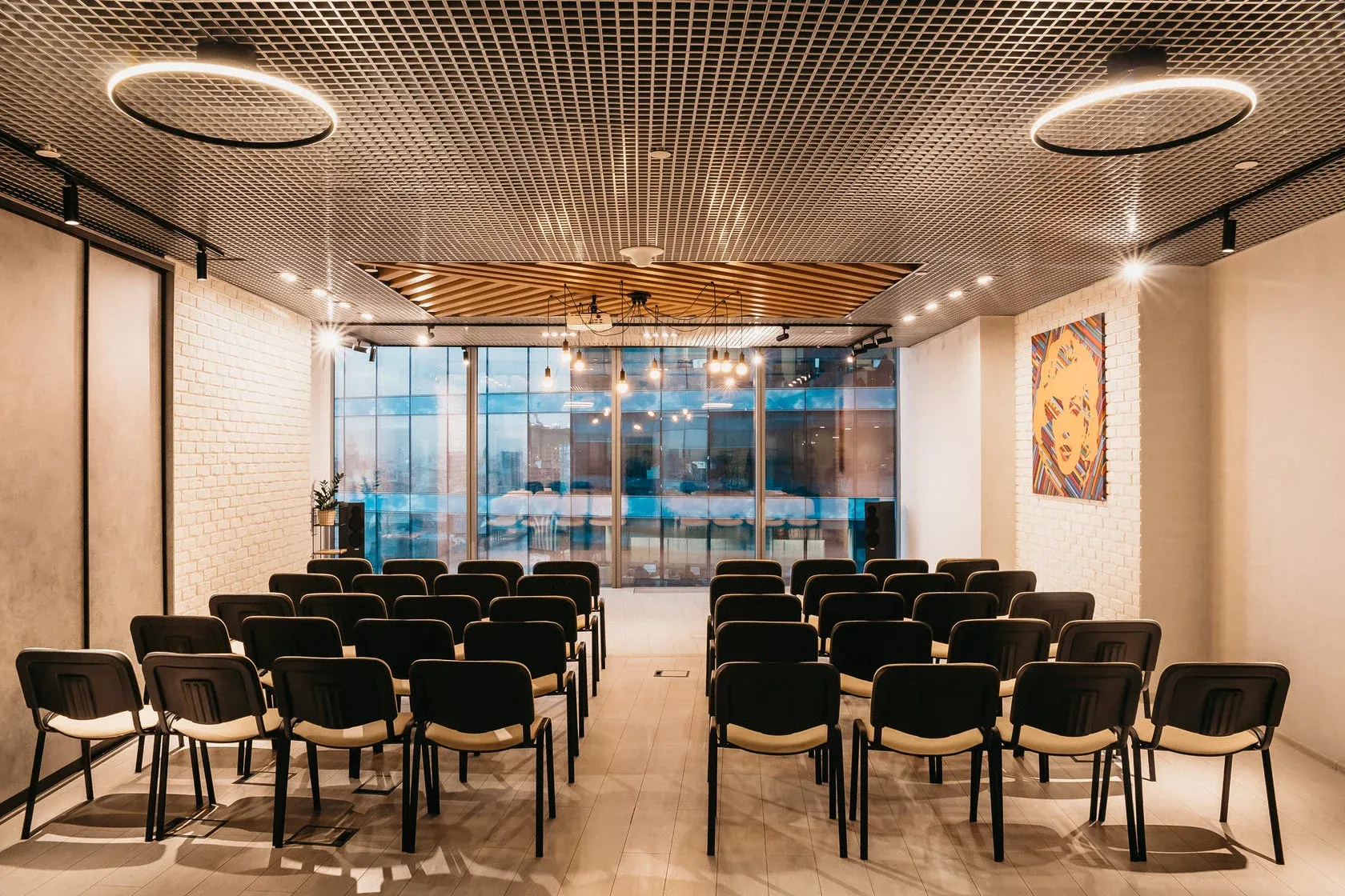 Аренда фотостудии ООО "Московский Офисный Центр" Зал Белый лофт в Москве | Фото 