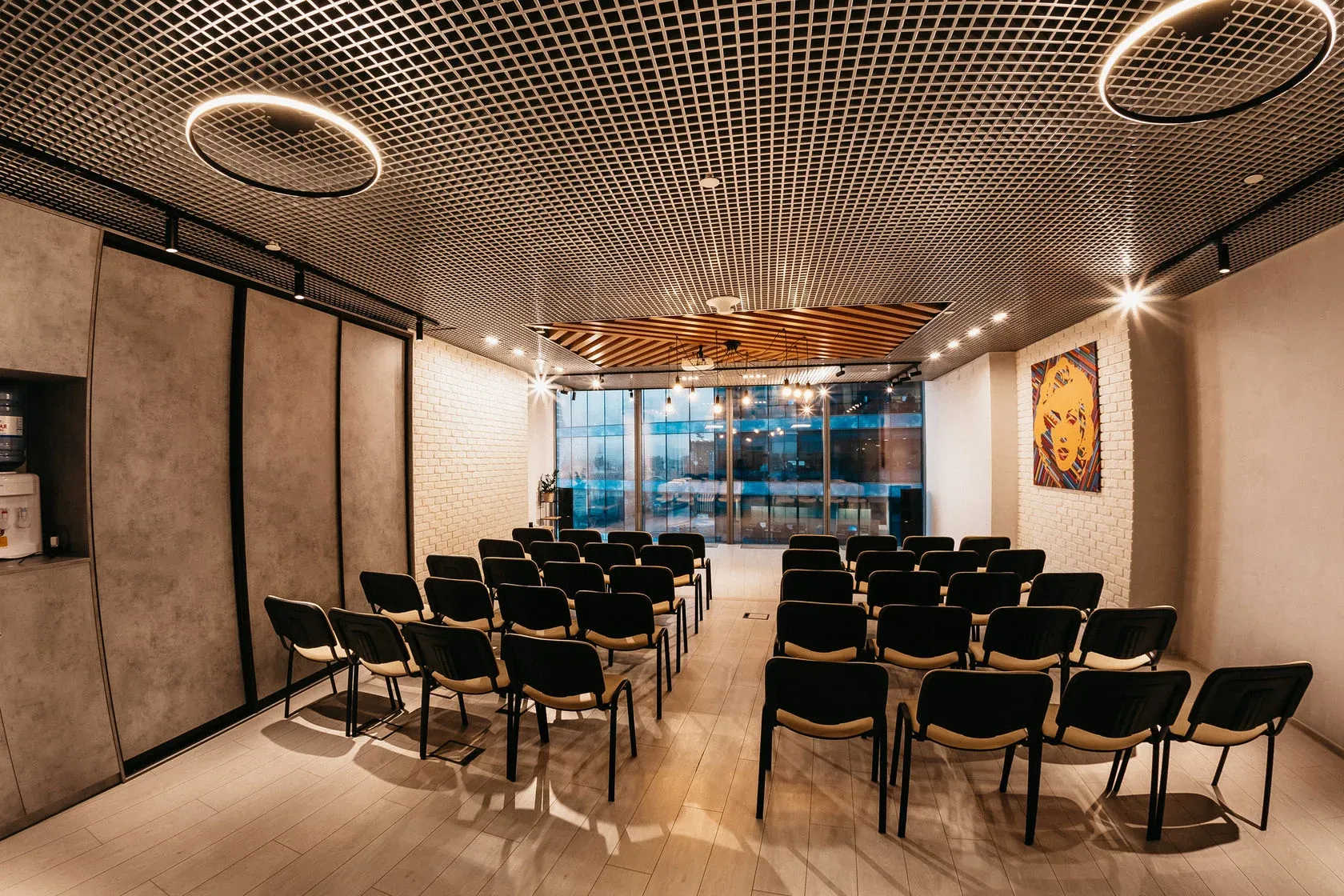 Аренда фотостудии ООО "Московский Офисный Центр" Зал Белый лофт в Москве | Фото 