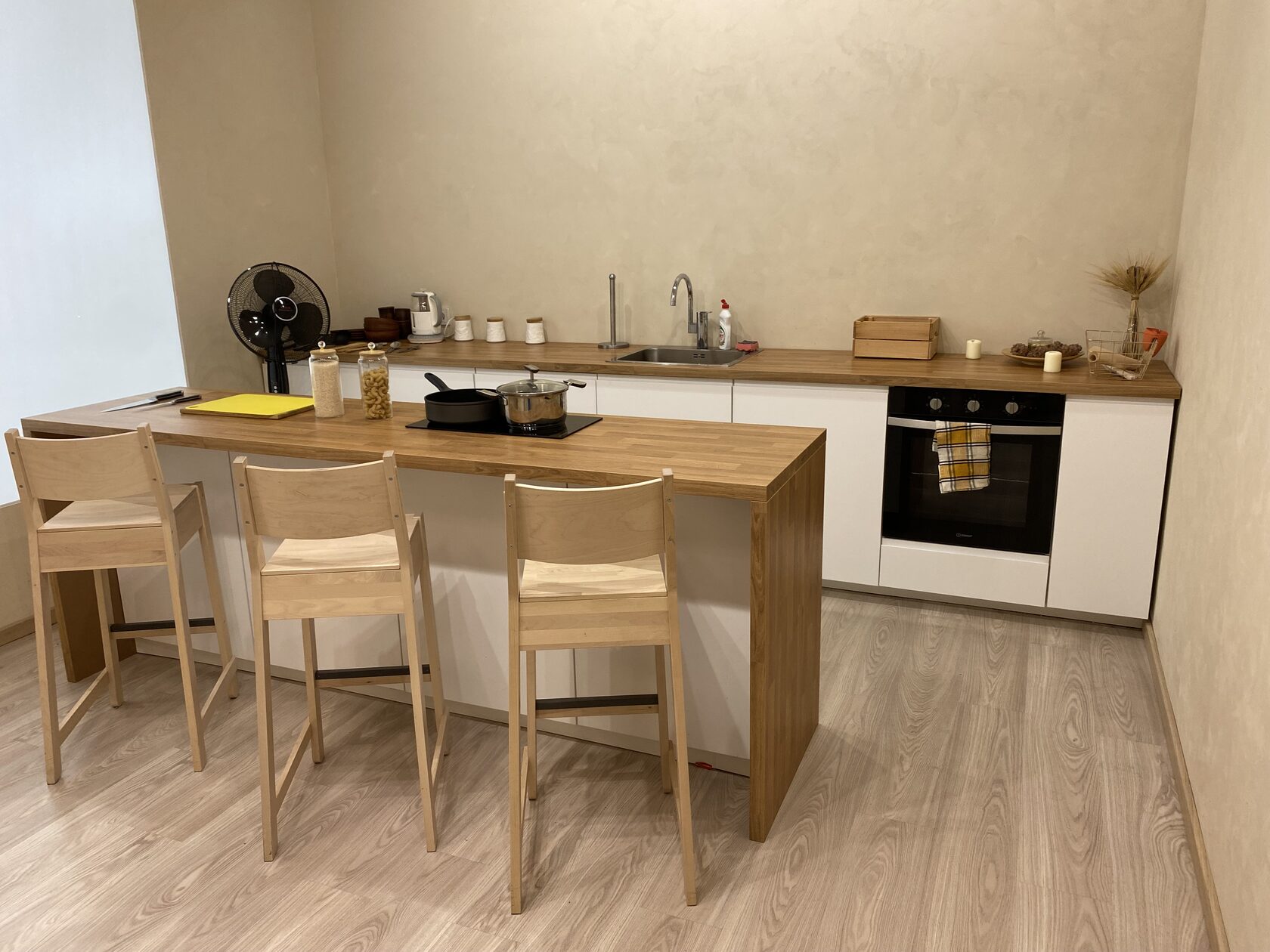 Аренда фотостудии YourStories Зал Кухня в Екатеринбурге | Фото 