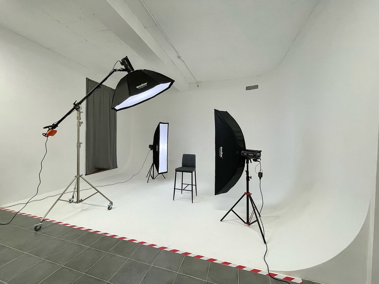 Аренда фотостудии FASHIONprod Зал Циклорама  В Сочи | Фото 