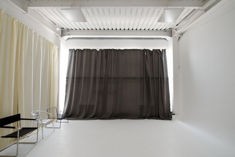 Аренда фотостудии Frame Studio Врач Cyclorama в Новосибирске | Фото 