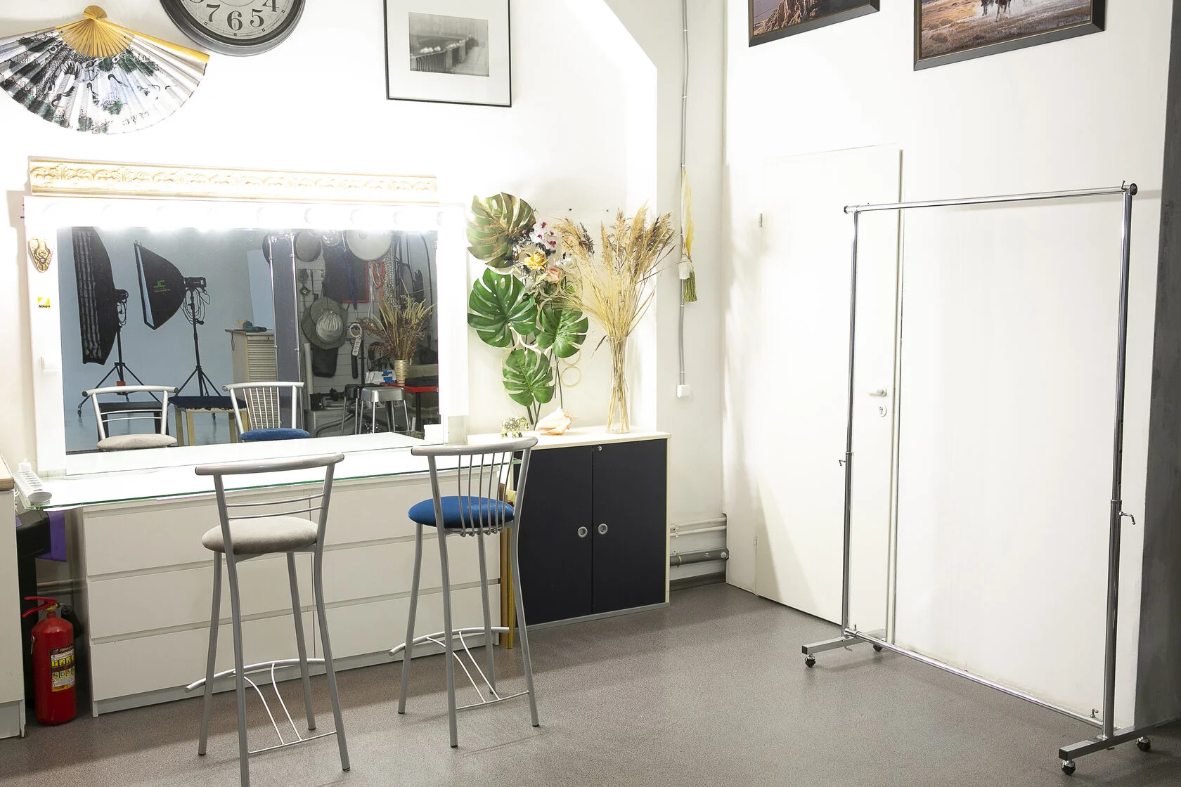 Аренда фотостудии  APERTURA фото-видео студия c аквазоной Зал Основной в Санкт-Петербурге | Фото 