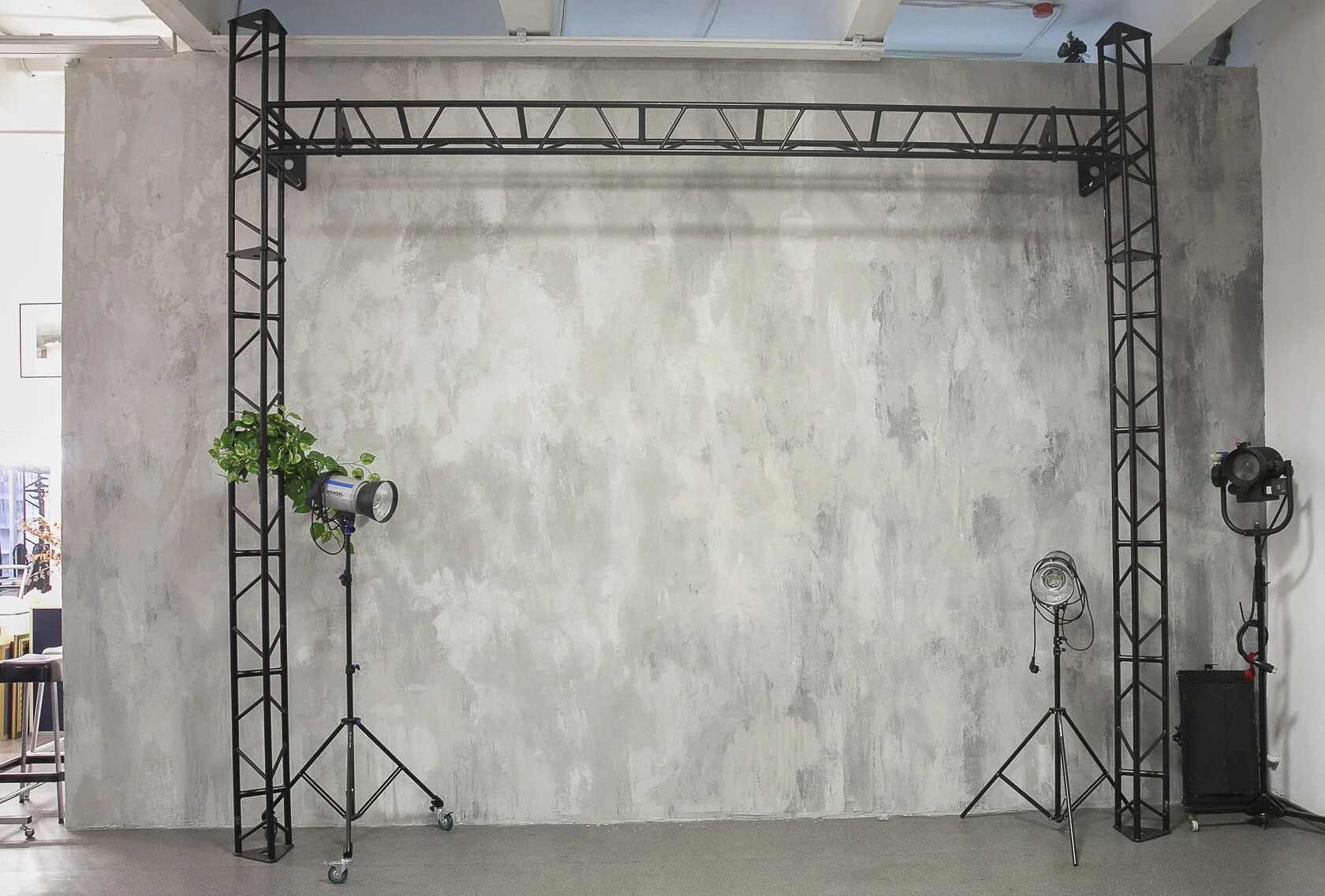 Аренда фотостудии  APERTURA фото-видео студия c аквазоной Зал Основной в Санкт-Петербурге | Фото 