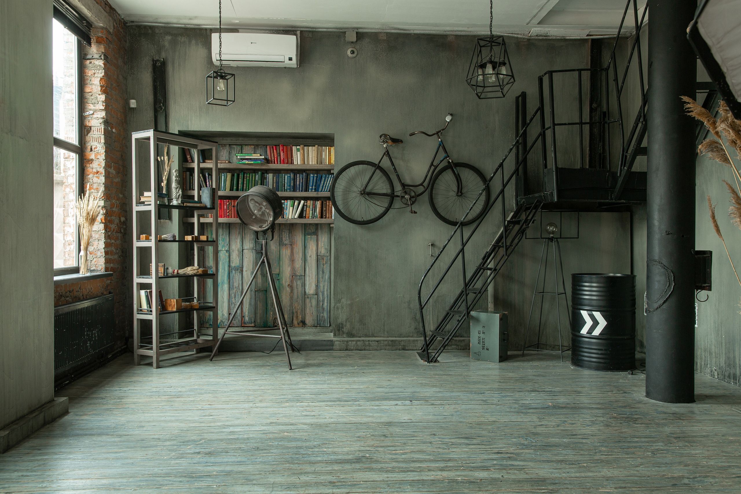 Аренда фотостудии Quattro Fashion Зал Зал Гранж в Москве | Фото 