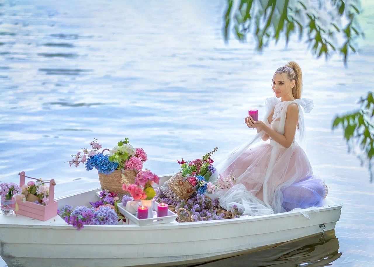 Аренда фотостудии Зоофотостудия Зал Лодка с цветами в Москве | Фото 