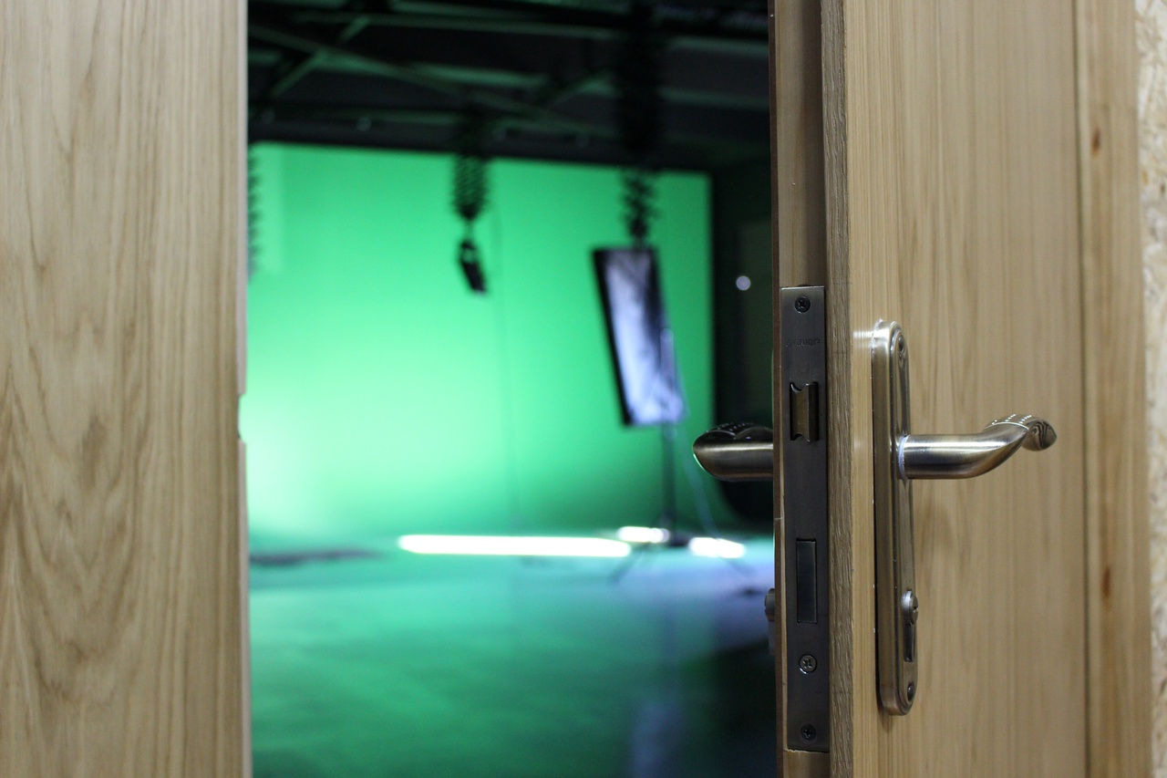 Аренда фотостудии Marine Media Center Зал Павильон Хромакей в Санкт-Петербурге | Фото 