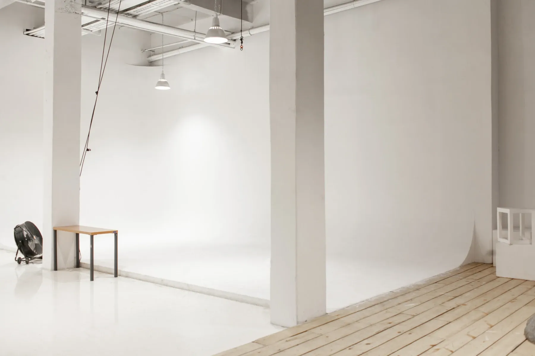 Аренда фотостудии WE CAMPUS (QWEEX) Зал SET  в Москве | Фото 