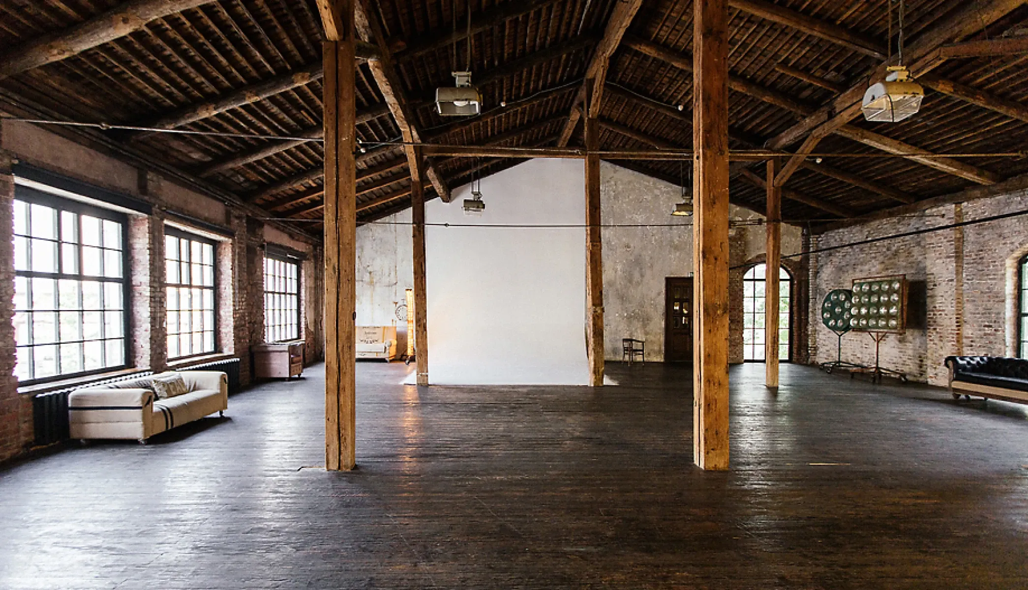 Аренда фотостудии White Хохловка Зал 250  в Москве | Фото 