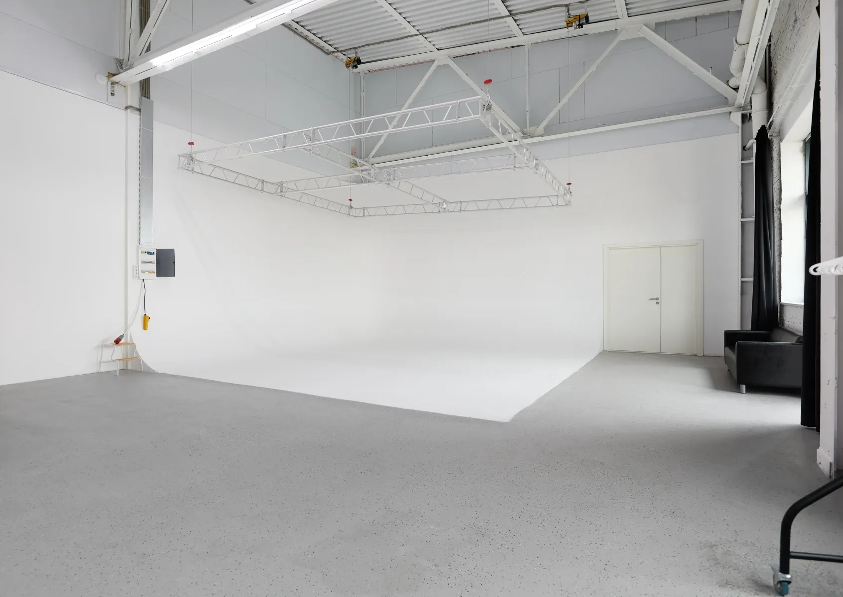 Аренда фотостудии MAYAK 2.0 Зал 120  в Москве | Фото 