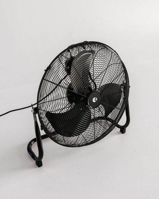 Аренда фотостудии ONE MORE STUDIO Зал Циклорама 2 В Иркутске | Фото 