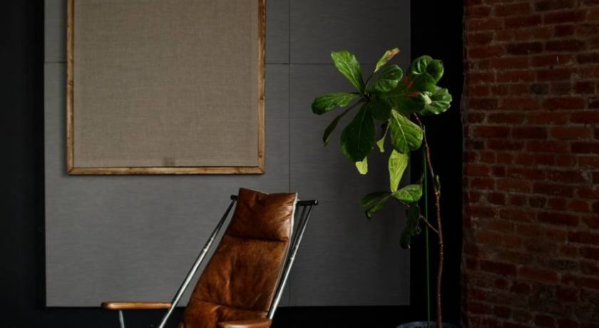 Аренда фотостудии Naked Studio Зал LOFT 120 в Москве | Фото 