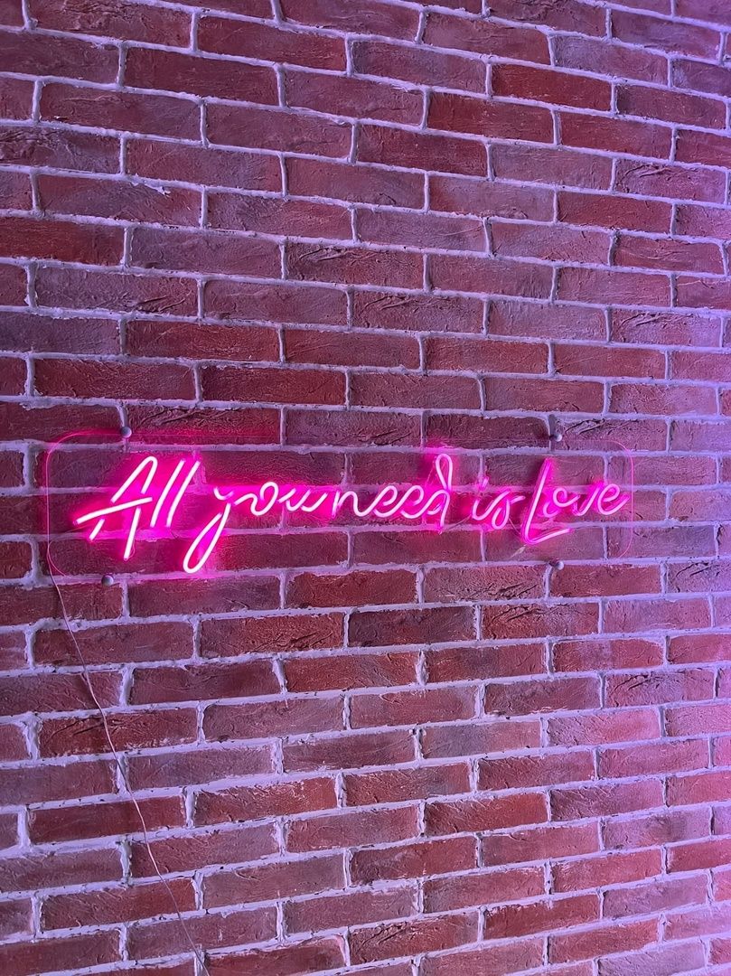 Аренда фотостудии DEMUS Зал НЕЙОН  В Чите | Фото 