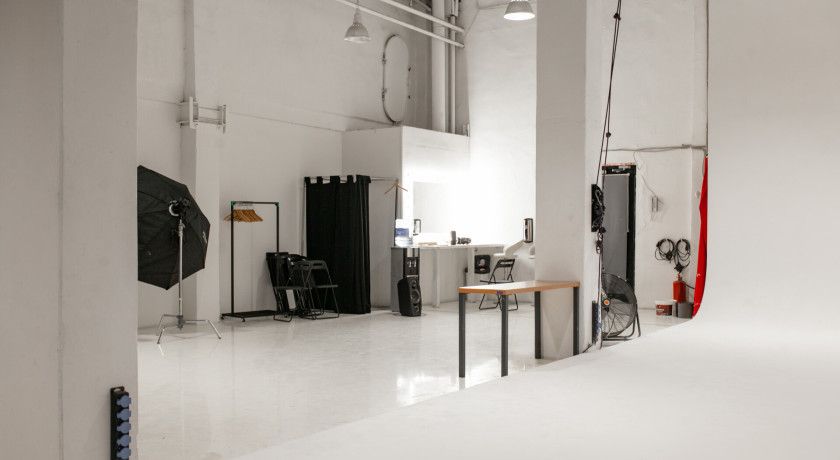 Аренда фотостудии QWEEX CAMPUS Зал SET в Москве | Фото 