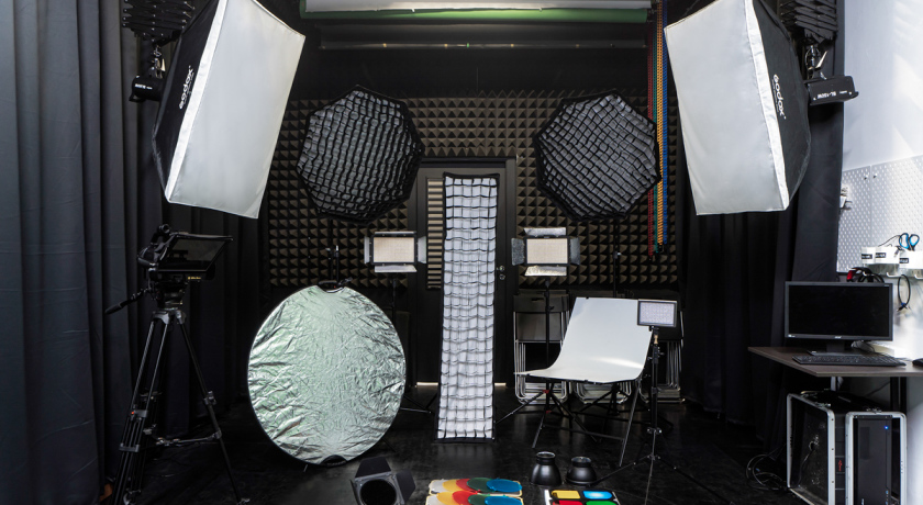 Аренда фотостудии Денис Золотов Зал С бумажными фонами для фото- и видеосъемки в Санкт-Петербурге | Фото 