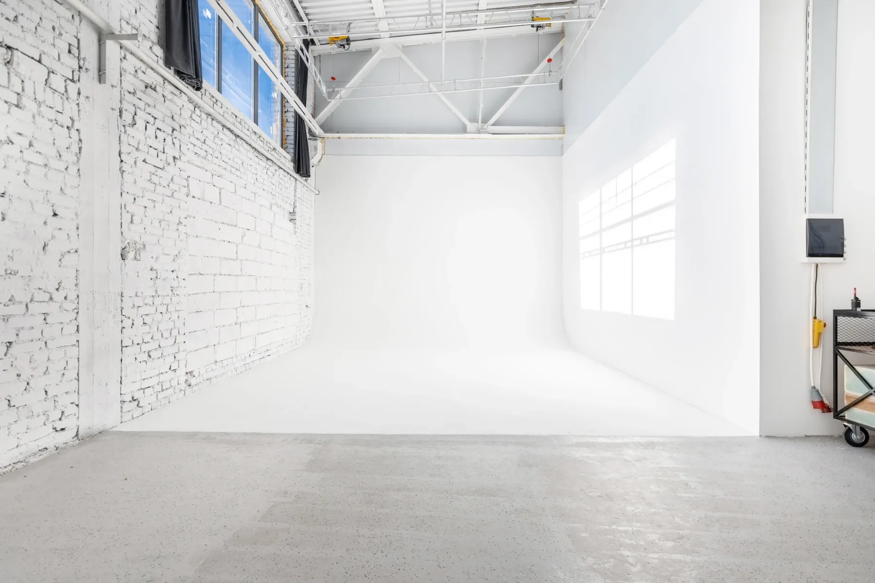 Аренда фотостудии MAYAK 2.0 Зал 100  в Москве | Фото 