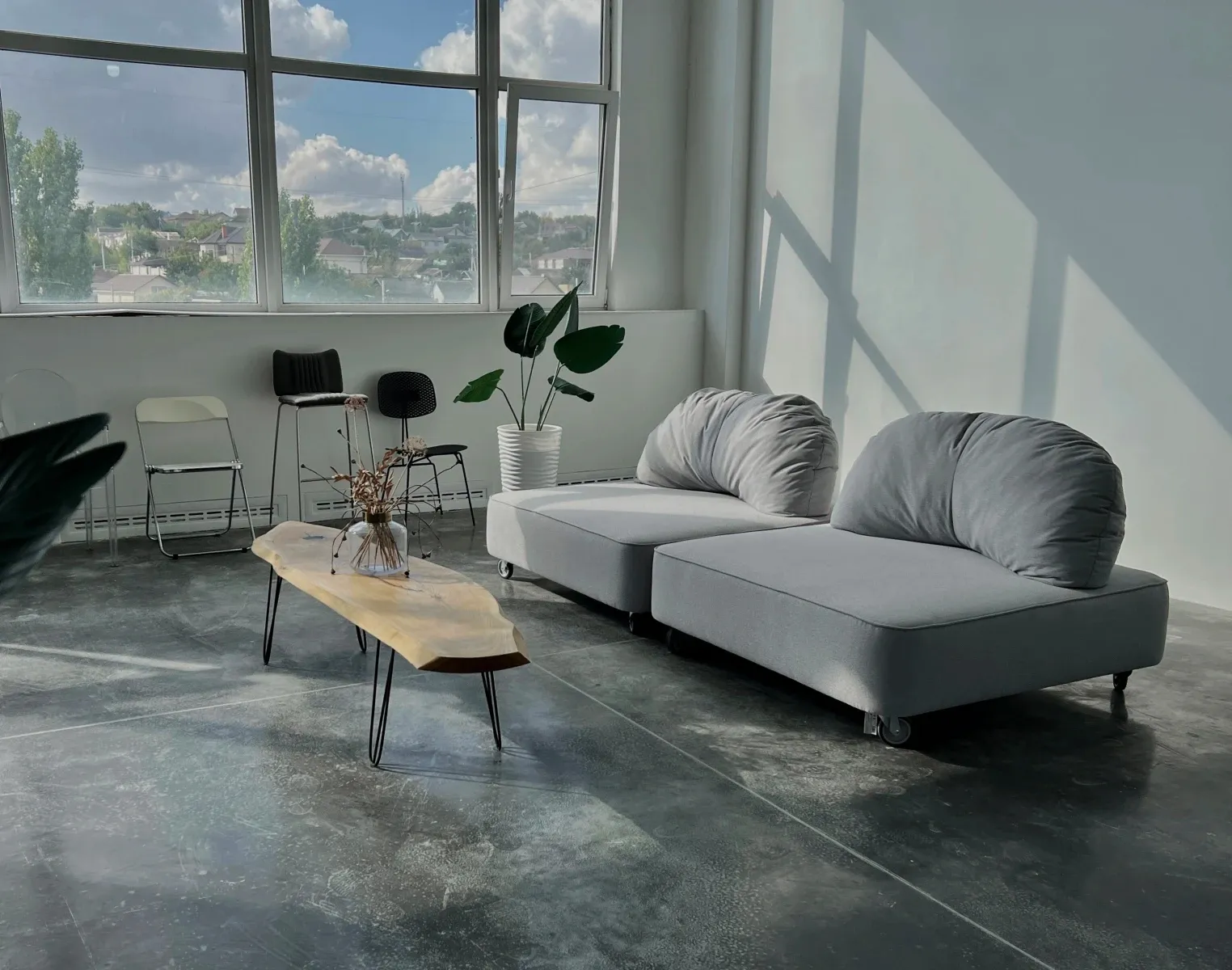 Аренда фотостудии Pinkfish Зал Лофт 100 в Волгограде | Фото 