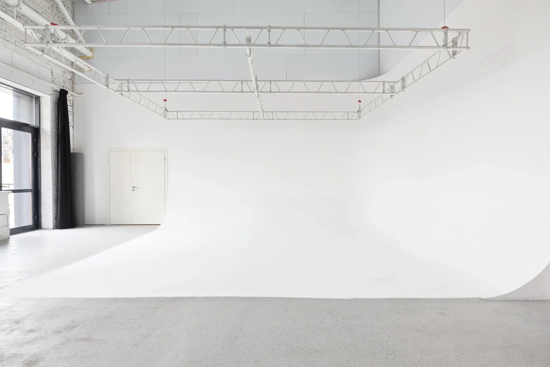 Аренда фотостудии MAYAK 2.0 Зал 150  в Москве | Фото 