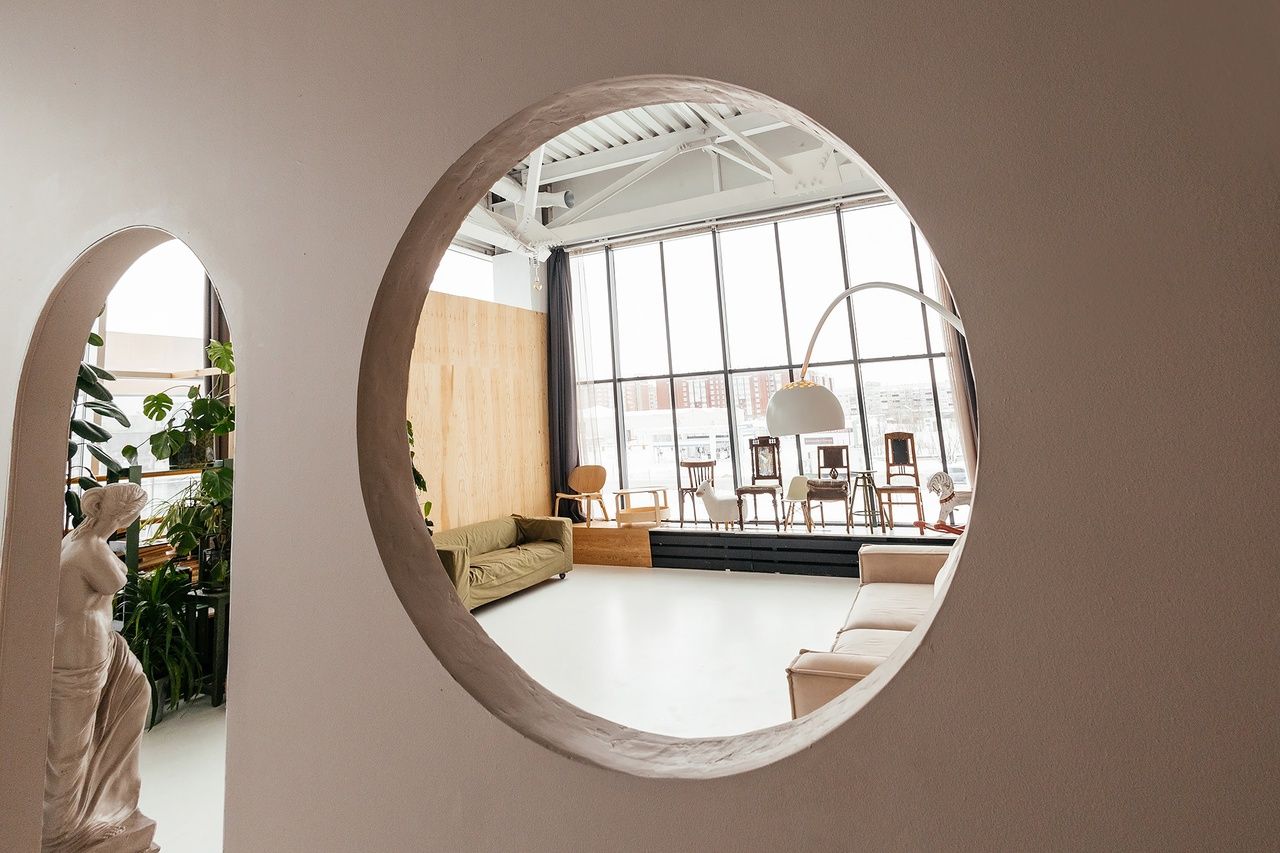 Аренда фотостудии Питер Зал Невский  В Сургуте | Фото 