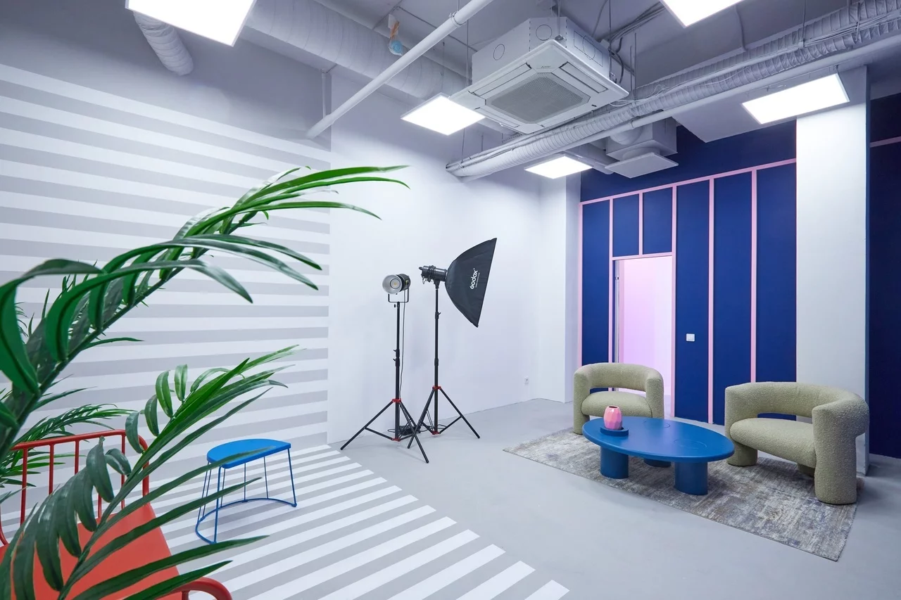 Аренда фотостудии YourStories Зал Интервью в Екатеринбурге | Фото 