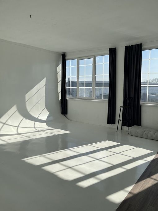 Аренда фотостудии Zoom_studio38 Зал Циклорама  В Иркутске | Фото 