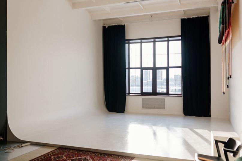 Аренда фотостудии ONE MORE STUDIO Зал Циклорама 2 В Иркутске | Фото 