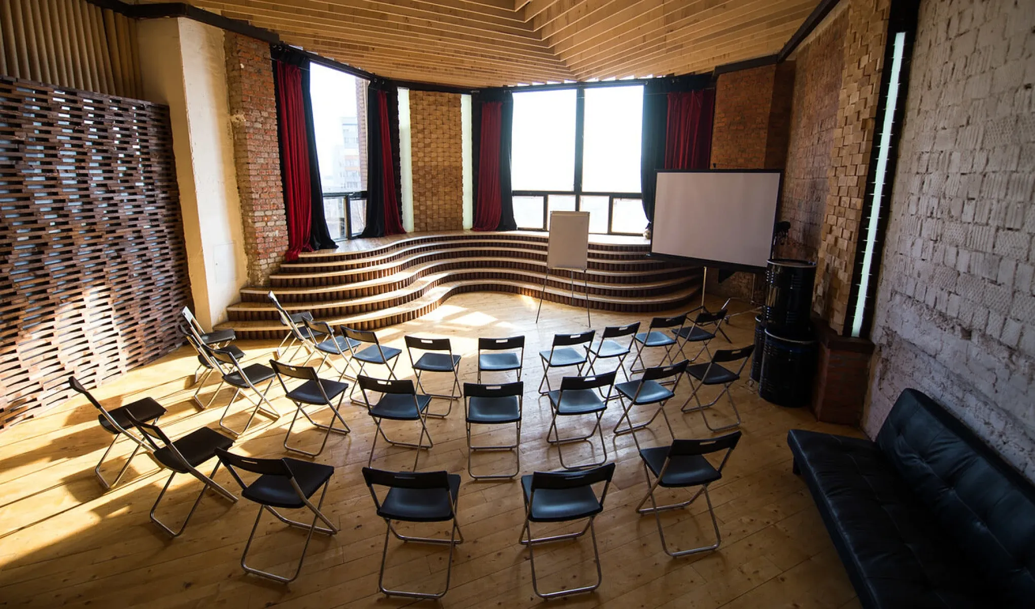 Аренда фотостудии WE CAMPUS (QWEEX) Зал CRAFT  в Москве | Фото 