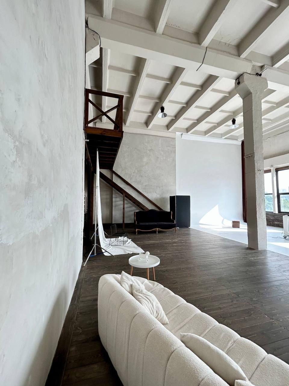 Аренда фотостудии Art Hall Зал Art Hall Во Владивостоке | Фото 