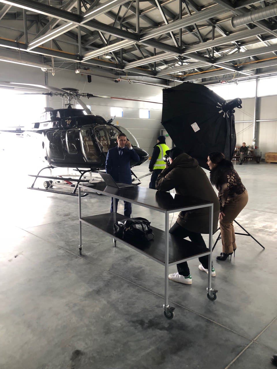 Аренда фотостудии Private Jet Studio Зал  Вертолет Bell 407 (черный) (локация Новорижское шоссе) в Москве | Фото 