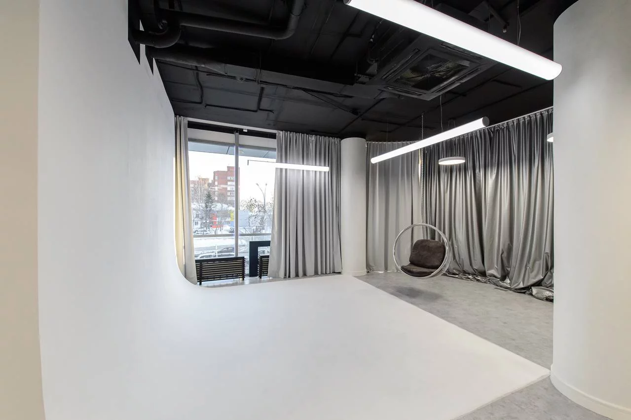 Аренда фотостудии Rosso Зал ЦИКЛОРАМА в Екатеринбурге | Фото 