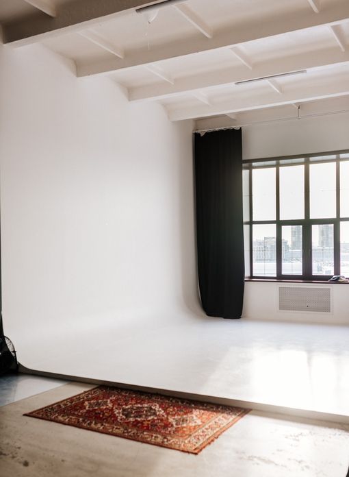 Аренда фотостудии ONE MORE STUDIO Зал Циклорама 2 В Иркутске | Фото 