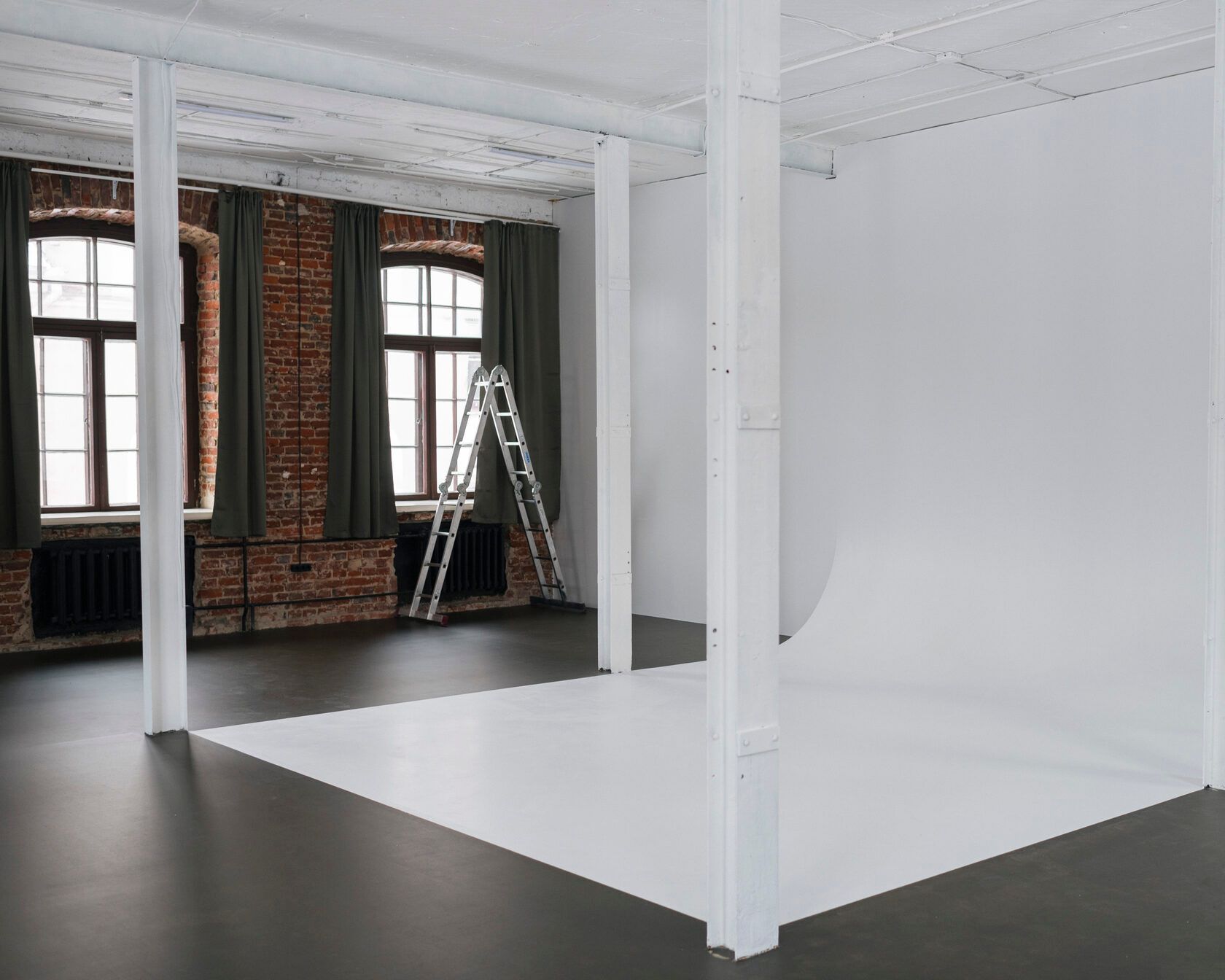 Аренда фотостудии ZARNICA STUDIO Зал Новый Зал в Минске | Фото 